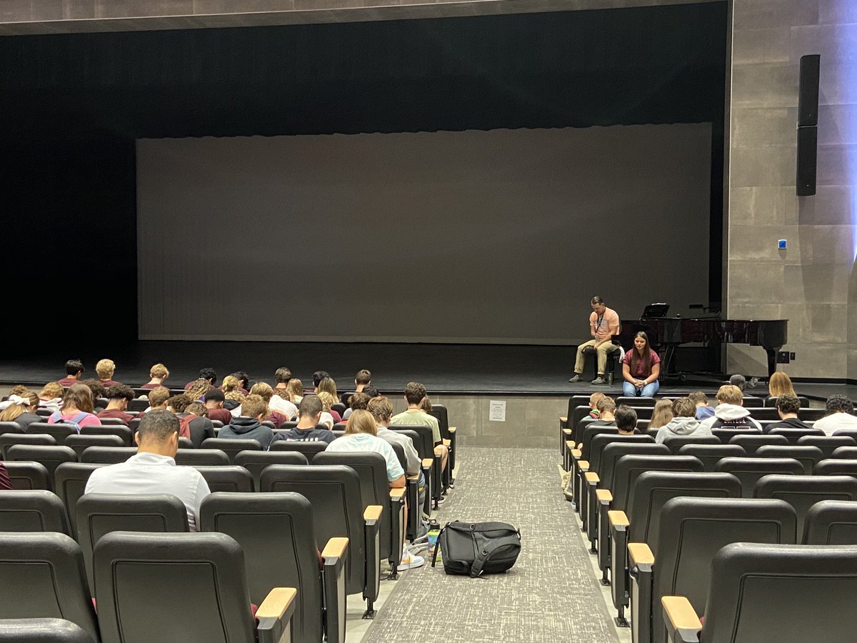 Davenport_FCA's tweet photo. Powerful testimony! Thank you for speaking this morning Coach Woods and reminding us that Jesus is the ultimate Coach that believes in us and our abilities from the beginning! #btp #fca #pickmelast #illworkharder https://t.co/SJfQaHmY3N