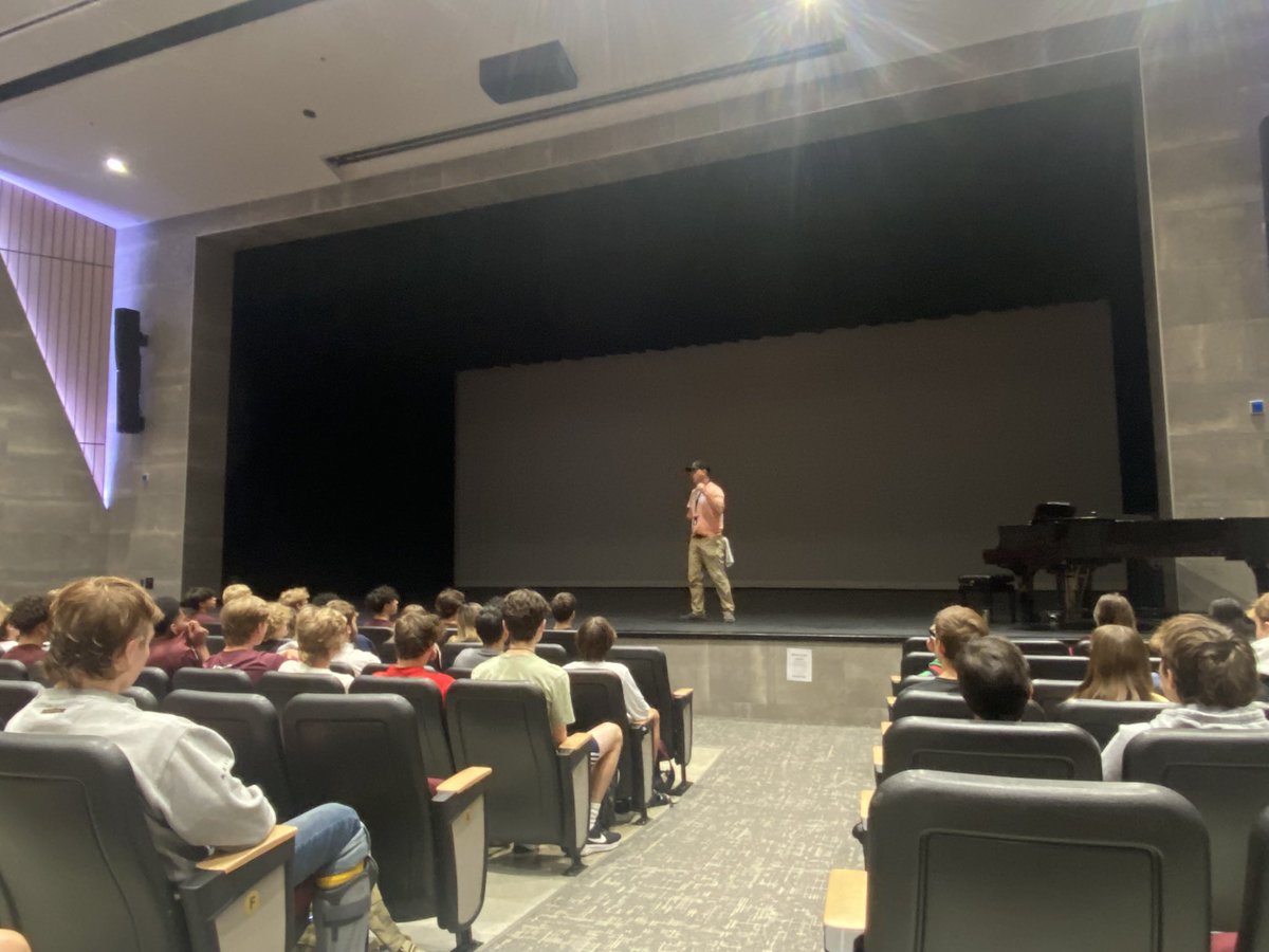 Davenport_FCA's tweet photo. Powerful testimony! Thank you for speaking this morning Coach Woods and reminding us that Jesus is the ultimate Coach that believes in us and our abilities from the beginning! #btp #fca #pickmelast #illworkharder https://t.co/SJfQaHmY3N