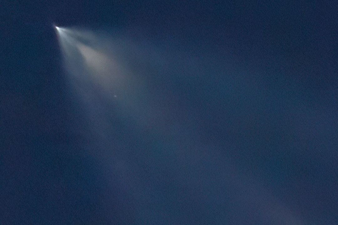 LAmag's tweet photo. Against the backdrop of the California night sky, watch Firefly's Alpha Rocket's mesmerizing launch from Vandenberg Air Force Base in Lompoc, CA, leaving behind a corkscrew-shaped contrail. 🚀
📸: Christine Anne Ho
#rocketlaunch #losangeles #socal #rocket #alpharocket https://t.co/BNXKvMM9EZ