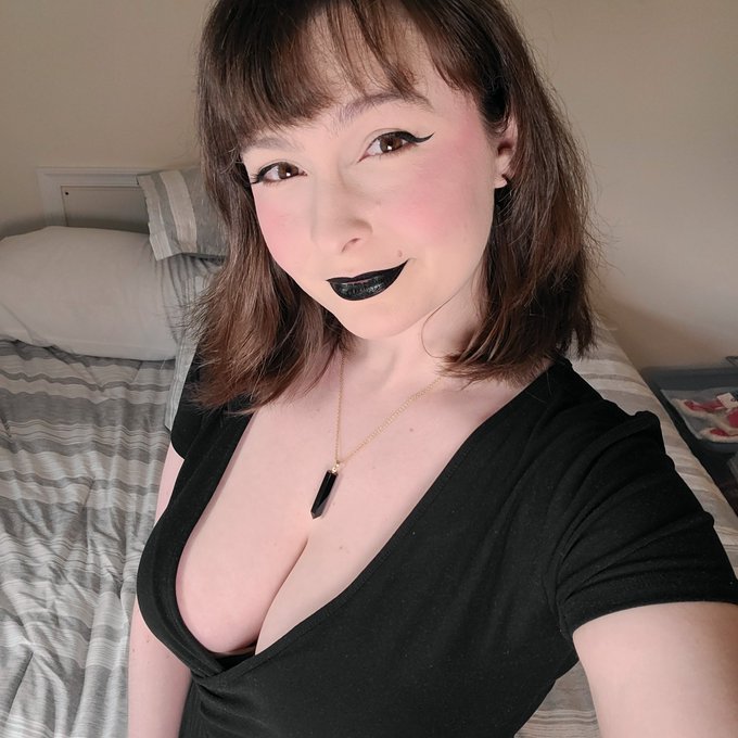 Good morning 🖤 https://t.co/TTYP6uc5sw