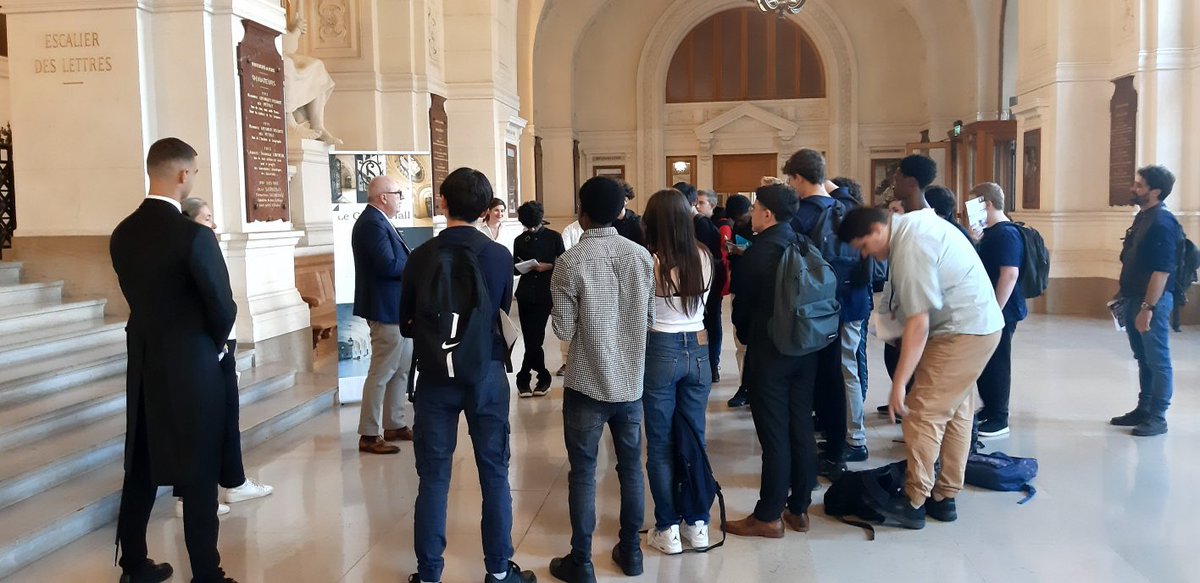 LycLaTournelle's tweet photo. Visite de La Sorbonne avec nos élèves de seconde #MTNE. Merci à Monsieur le Recteur @CKerrero  pour son accueil. Élèves impressionnés et touchés par ce prestigieux palais académique.  Encore merci! 🙏 @acversailles @Academie_Paris @education_gouv https://t.co/G47fumySZQ