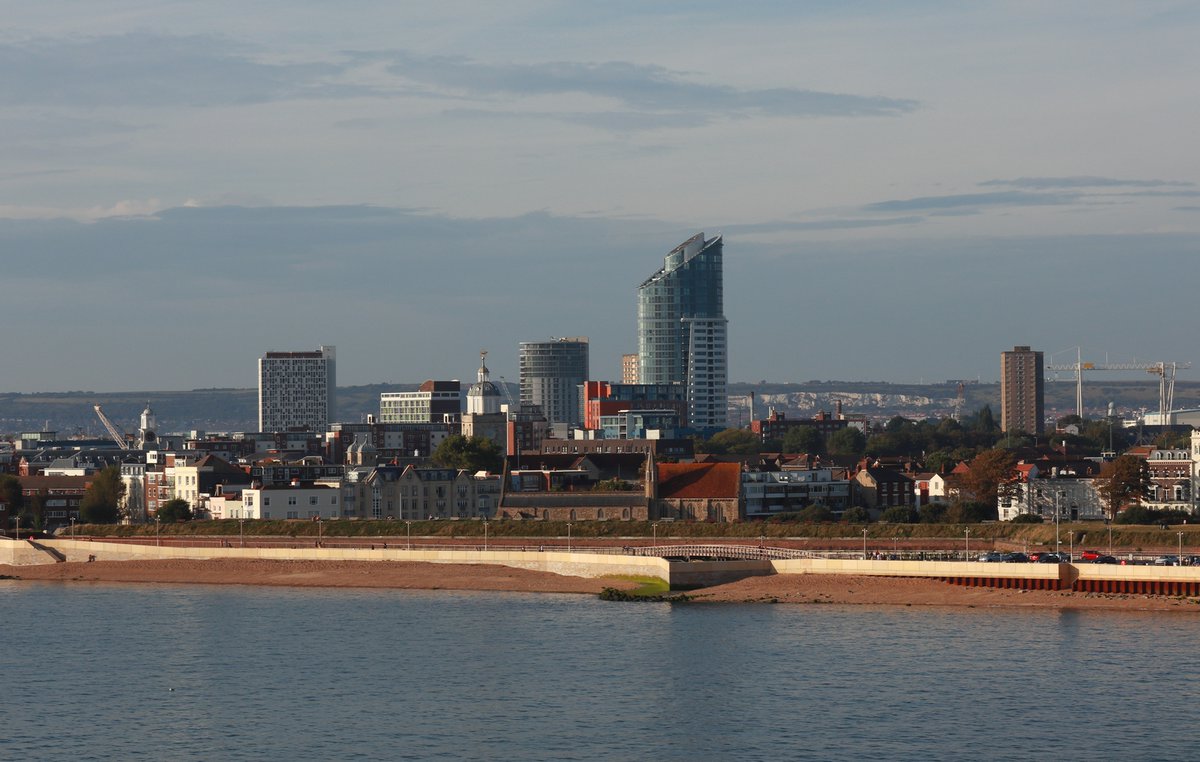 JillHpdc's tweet photo. Finally sunshine in the Solent, past the Isle of Wight and Gunwharf Quays to Porstmouth Harbour and the short drive home.
That's all for this #FrenchDiary but it's been lovely and hopefully there will be another sometime soon π«π·π 3/3 https://t.co/UwcPHgcOZc