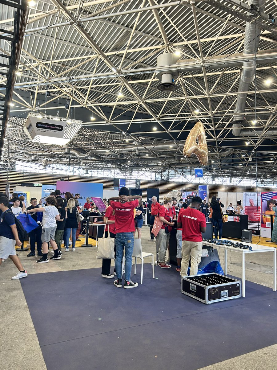 #worldskills 2023 retour sur le soutien et la présence du <a href="/Travail_Gouv/">Ministère du Travail et de l'Emploi</a> durant la compétition. Merci aux équipes de <a href="/prefetrhone/">Préfète de région Auvergne-Rhône-Alpes et du Rhône</a> #dreets et aux jeunes venus pour en savoir plus sur #apprentissage ! 🤜🤛🫵💪