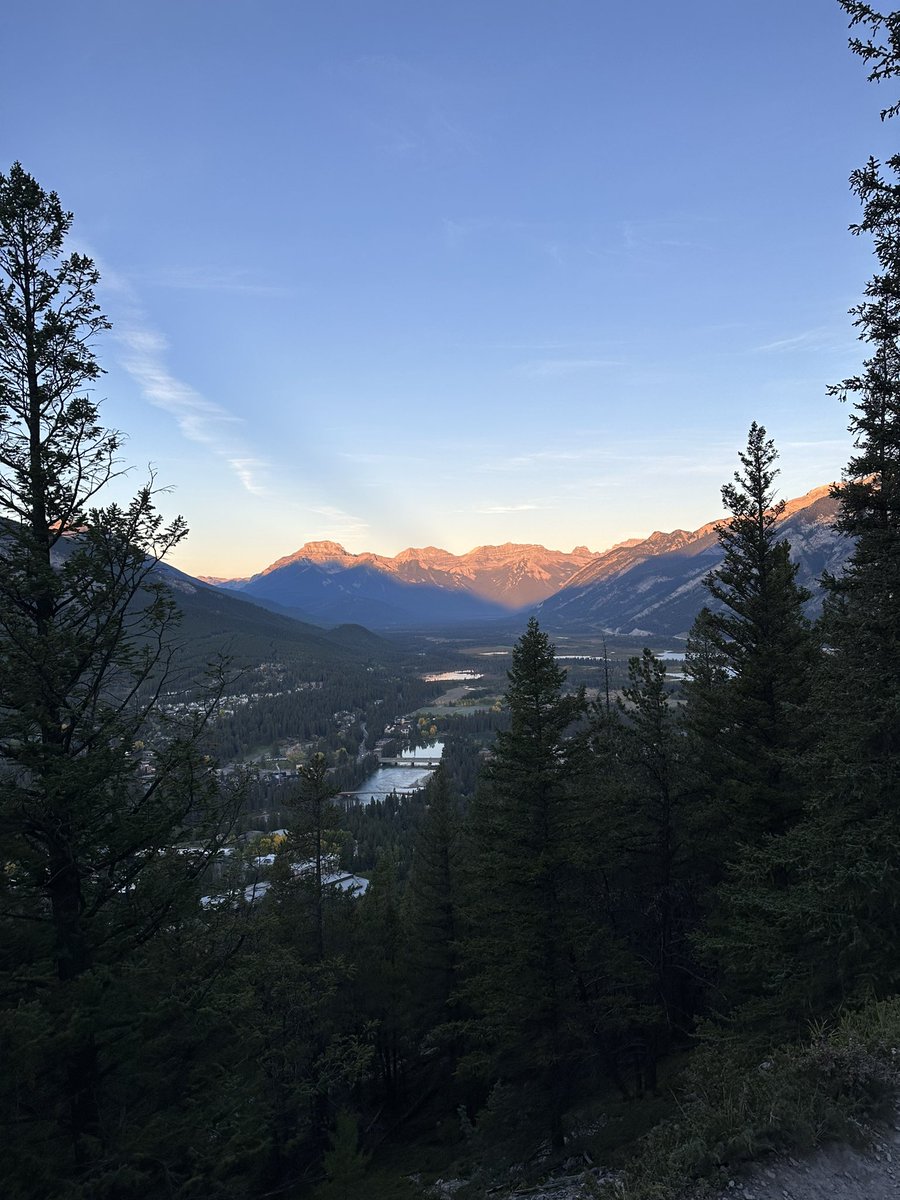 Morning sunrise hike at Banff #sio2023