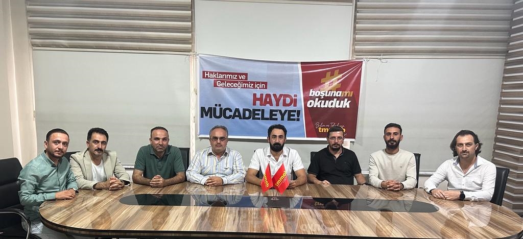 TMMOB Van İl Koordinasyon Kurulu 15 Eylül 2023 tarihinde yaptığı açıklamayla 19 Eylül MMŞP Dayanışma gününe çağrıda bulunurken; TMMOB'nin örgütlü olduğu tüm illerde başlattığı 'Boşuna mı Okuduk' kampanyasını duyurdu.

tmmob.org.tr/icerik/tmmob-v…