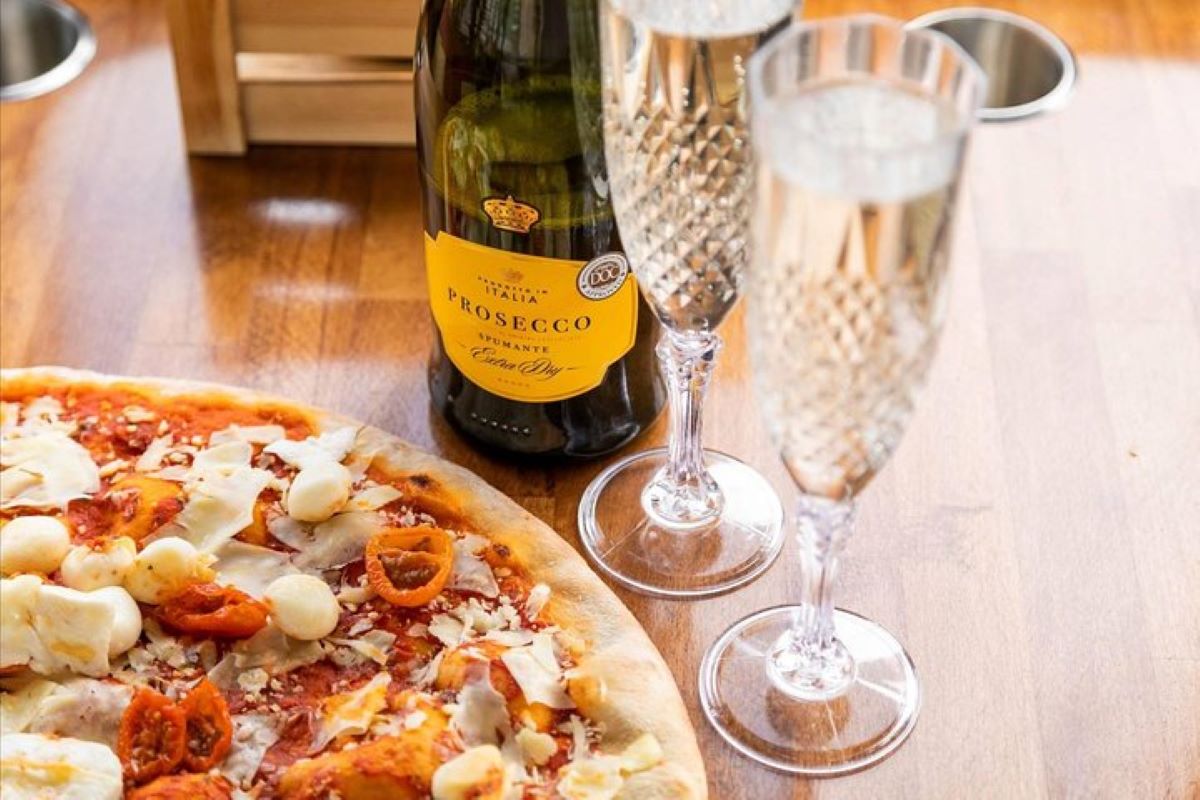 We have some last minute availability for our Evening Dining Tour on Saturday 23rd of September priced at just £42.50 you can choose from our mouth watering half pasta half pizza or our fantastic deli board option.
or contact us on 01355229440 to book.