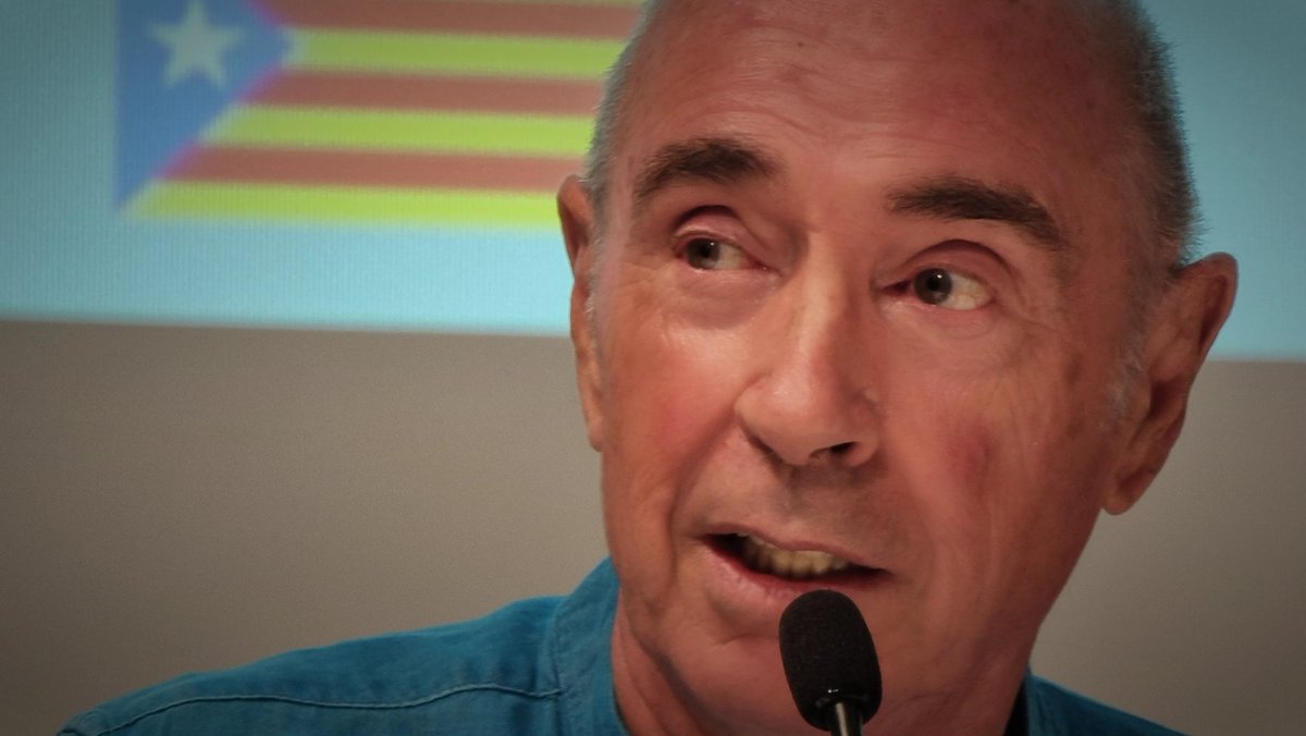 ConsellRep's tweet photo. [1/2]
🗣El conseller @lluis_llach a la RdP #FreeAssangeWave
"Emocionà amb les seves paraules sobre Catalunya quan lluitàvem per l'alliberament nacional amb mitjans democràtics. Cal recordar que a Espanya hi ha @PabloHasel i @valtonyc represaliats (presó i exili) per fer cançons." https://t.co/qXrneXLycX