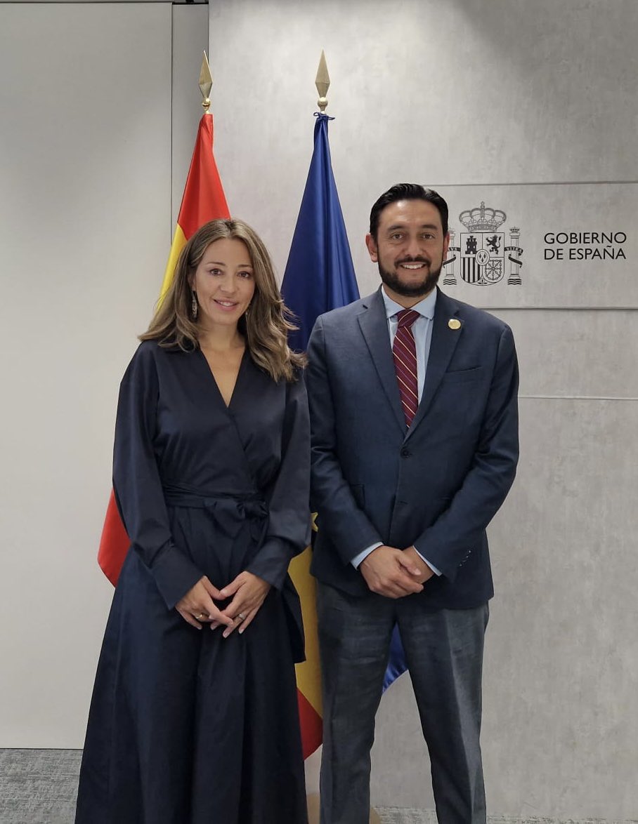 dlegarda's tweet photo. Esta mañana tuve el gusto de visitar a Secretaria Comercio @mincoturgob Xiana Méndez para revisar temas bilaterales 🇪🇨🇪🇸de comercio e inversiones. Este año España preside Comision Europea y es además nuestro principal socio comercial en 🇪🇺 y aliado fundamental para el desarrollo. https://t.co/K8jRctPbKL