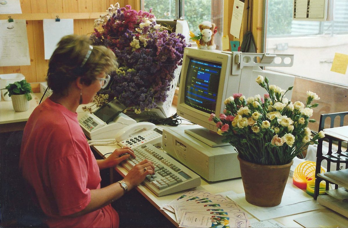 From the farmhouse kitchen table to a flourishing business, read about the history of Churchtown Farm...
scillyflowers.co.uk/history-of-sci…

#flowerfarm #farminghistory #islesofscilly #britishflowersbypost