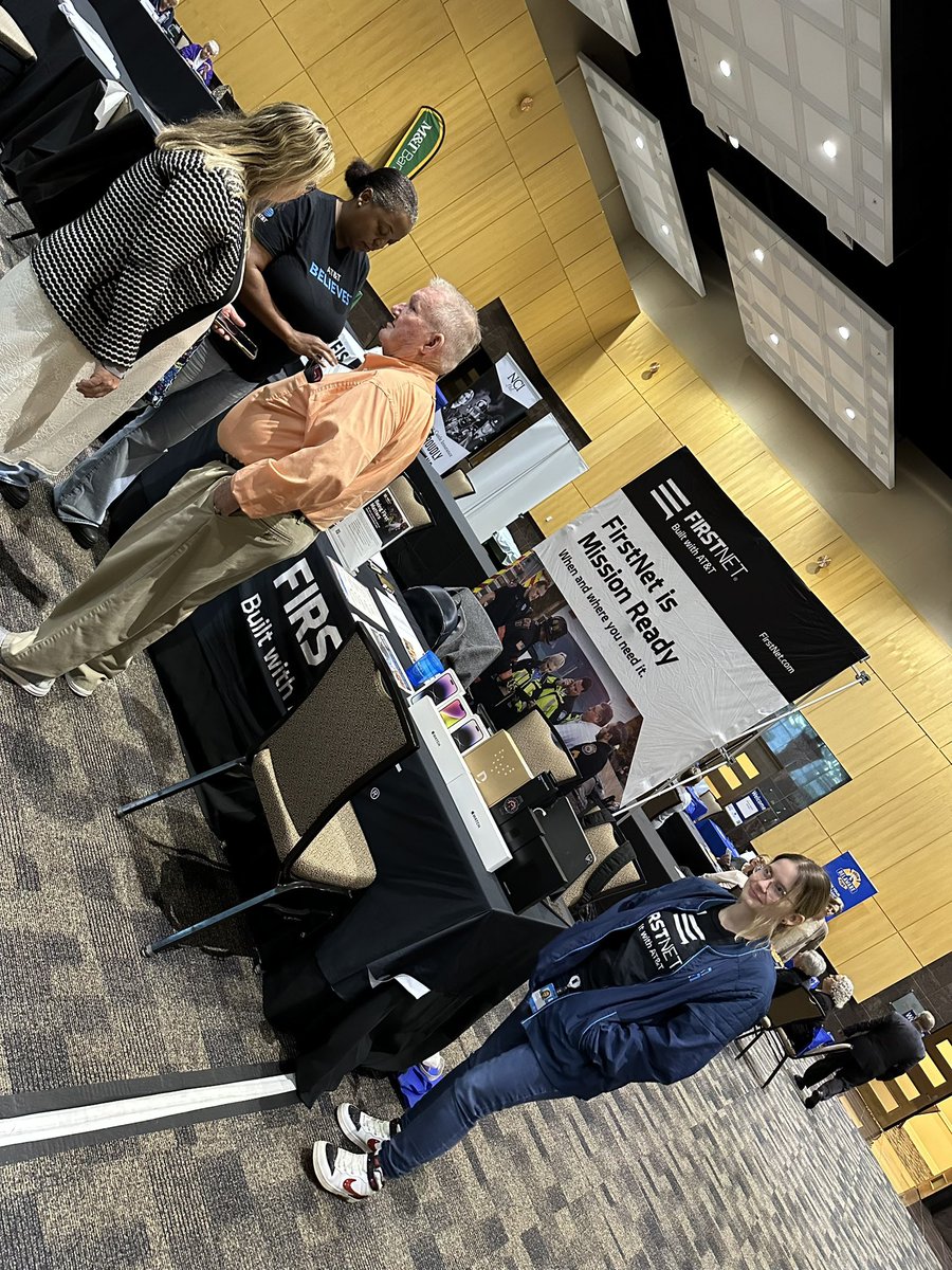 Loved educating our first responders about FirstNet today at the Chase Center! #firstnet <a href="/iamkellsmcc/">Kellie McClinton</a> <a href="/Mr_Feliciano20/">Erik Feliciano</a>