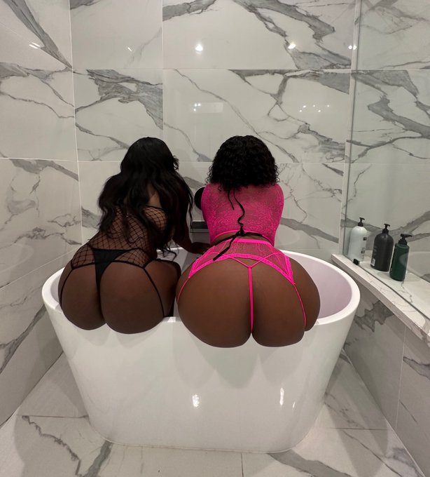 Me and @GirlyviXXXen1 getting ready for a bath https://t.co/dhRodhSvpe<a class="tags" href="/tag/girlyvixxxen1">@girlyvixxxen1</a>