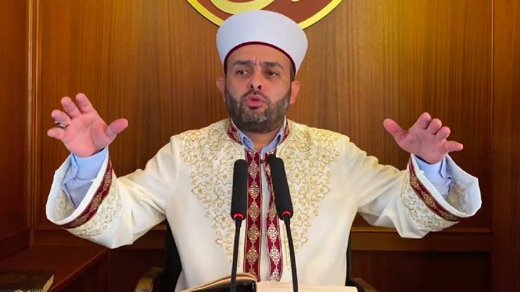 GenclikMuhalif's tweet photo. 🔥MHP Lideri Bahçeli'nin Basın Danışmanı Yıldıray Çiçek'ten sözde imamlara:

“Bazı imamlar, bazı tarikat şeyhleri, bazı cemaat mensupları ve bazı sözde tarihçiler Türklüğe, Cumhuriyete ve Atatürk’e düşmanlık yapmayı dindarlık sanıyor. Böyle bir yansıtmayla da birçok zayıf zihinleri kirletiyorlar. “

“Diyanet İşleri Başkanlığı bünyesinde imamlık, din adamlığı yapan herkesin özellikle Atatürk, Türkiye Cumhuriyeti ve Türklük konusunda ağzından çıkan her şeye dikkat etmesi lazımdır”