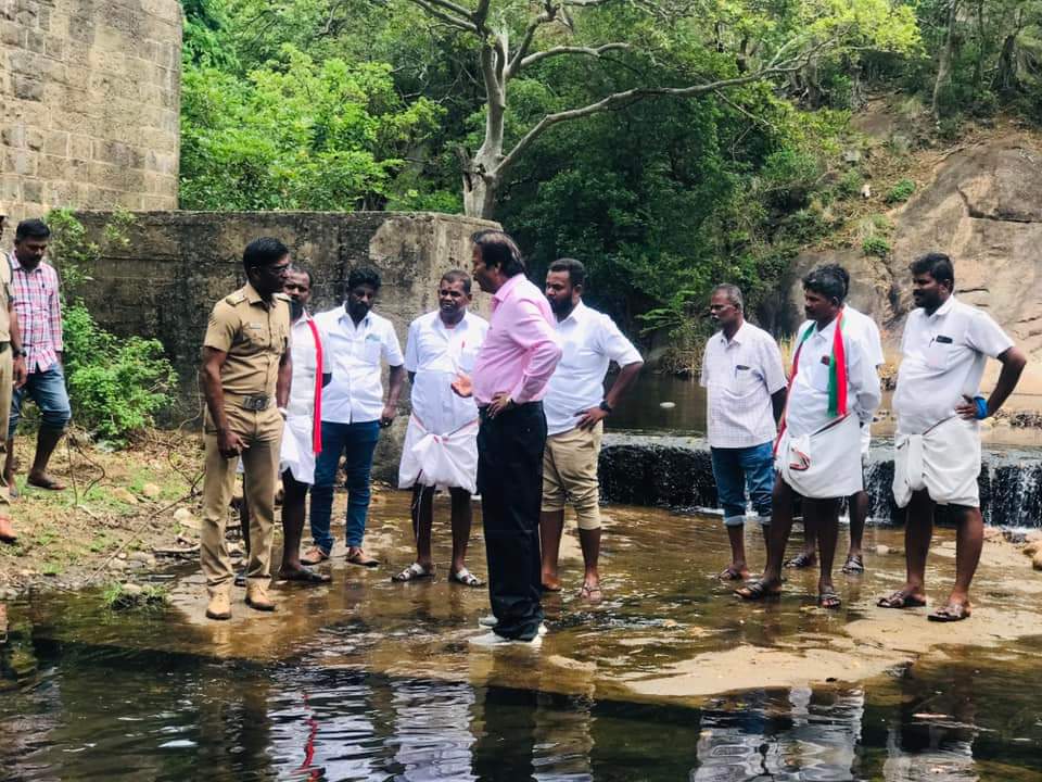PTpartyOfficial's tweet photo. தென்காசி செண்பகவல்லி அணையை சீரமைப்பது குறித்து முதற் கட்டமாக தலையணை பகுதிக்கு நேரடியாக டாக்டர் அய்யா அவர்கள் சென்று ஆய்வு செய்தபோது!
@DrKrishnasamy @CMOTamilnadu https://t.co/Acx2PenPRn
