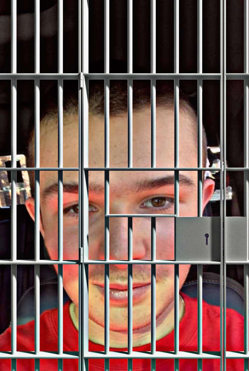 FranktheTank538's tweet photo. OMG I NEED YOUR HELP!
Cliff Frazier arrested me on the charges of 3 counts of leaving the oven on. I WAS MAKING COOKIES FOR MY LOVER @IanBush18943260 
#freefrank
#onlyfans https://t.co/FO0hI72kSd