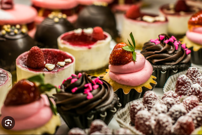 WorldInsights_'s tweet photo. Top Dessert Destinations in India 🍰🇮🇳

1. Kayani Bakery, Pune🍩
2. K.C Das, Kolkata🍮
3. Flurys, Kolkata 🍨
4. Karachi Bakery, Hyderabad 🍰
5. B&R Mullick, Kolkata🍧
6. Head to K. Rustom & Co. Mumbai 🍦
 
#DessertLovers #IndiaSweets