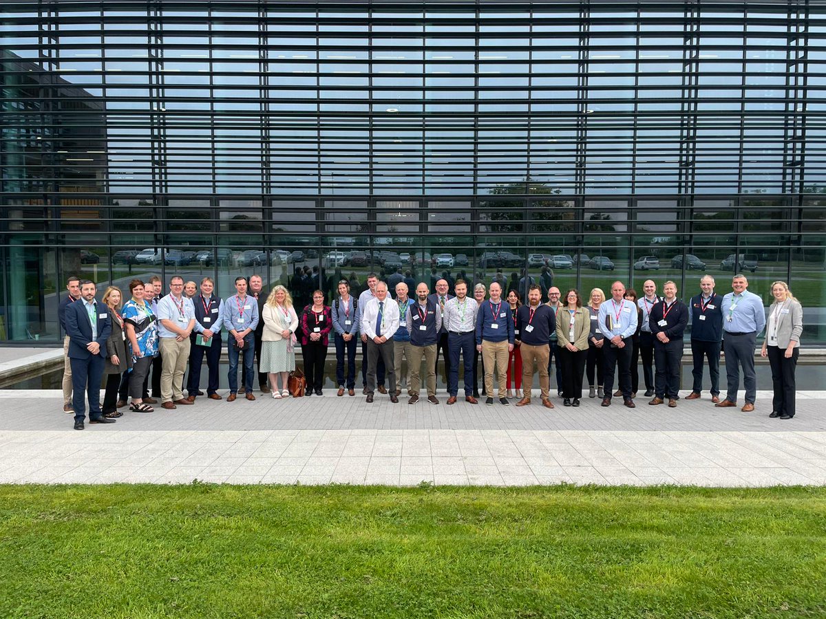 daera_ni's tweet photo. DAERA Representatives met with Poultry Industry Representatives in Jubilee House Ballykelly for an AI Workshop to informally discuss possible issues and solutions in preparation for the coming HPAI risk season. #avianflu #aipreparedness @UFUHQ https://t.co/XPUZvV27eb
