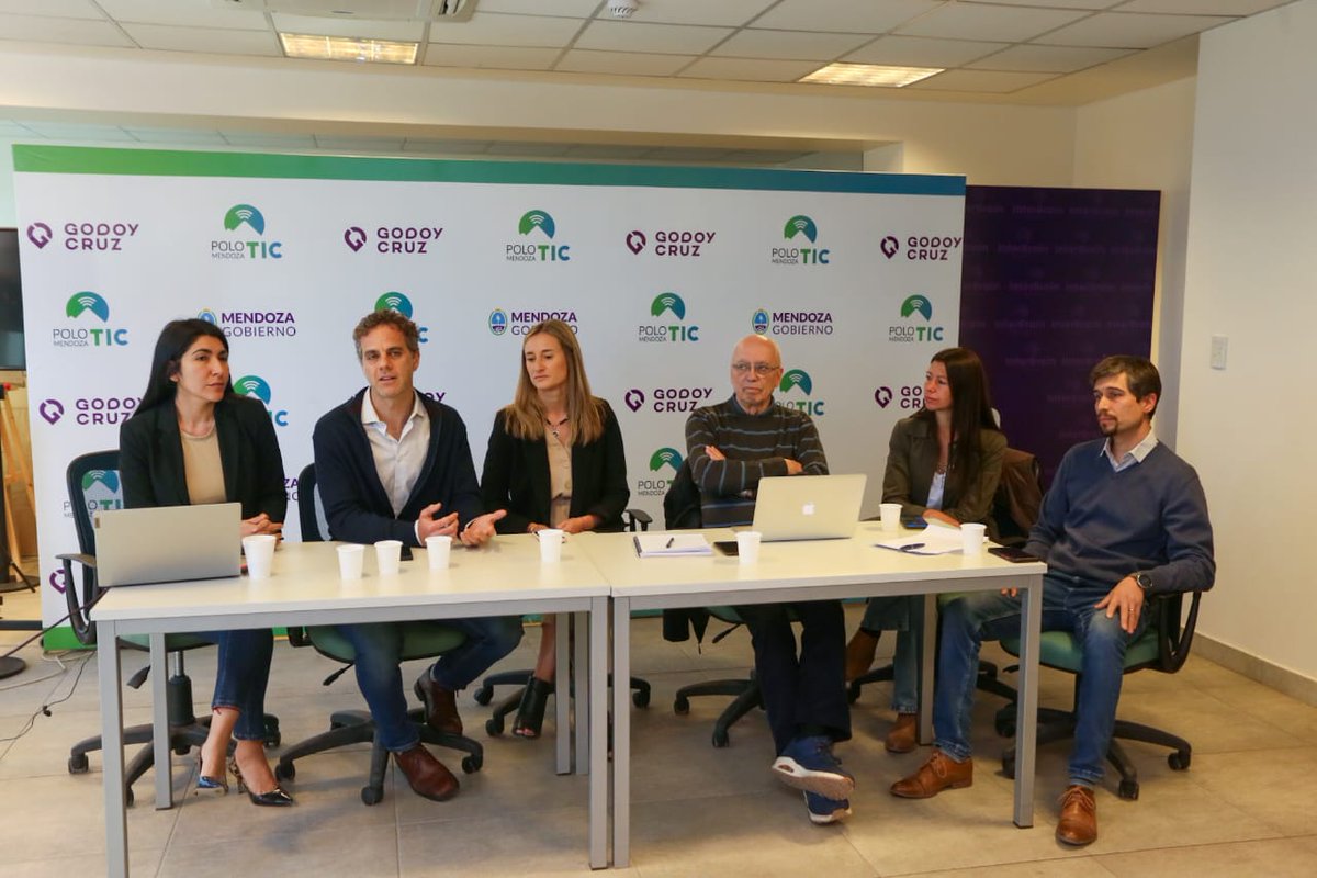 NatalioMema's tweet photo. En el #ParqueTIC junto a candidatos del @FrenteCambiaMza participamos de la presentación de propuestas de la comisión del Polo TIC.
Queremos que Luján se inserte en el paradigma de la revolución digital, la innovación y la economía del conocimiento. https://t.co/BF5nF8ZmOZ