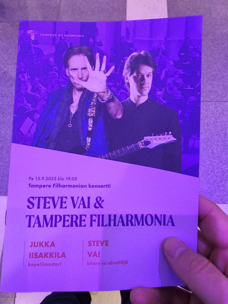 Ja illan artistina 🎸🎻🎺🎷 <a href="/tamperetalo/">Tampere-talo</a> <a href="/stevevai/">Steve Vai</a> <a href="/TreFilharmonia/">Tampere Filharmonia</a>