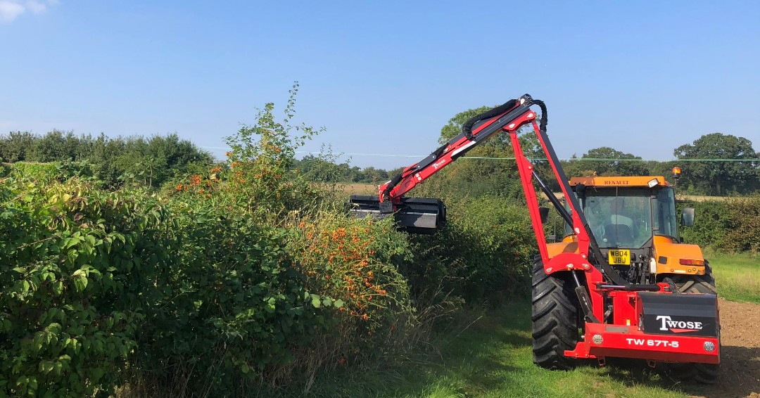 SuffolkEscape's tweet photo. We have been working hard on hedge cutting around the farm today. Ben got the short straw on the manual machine!
#suffolkescape #suffolkescapes #farmlife #countryliving https://t.co/Fktj9XyGdK