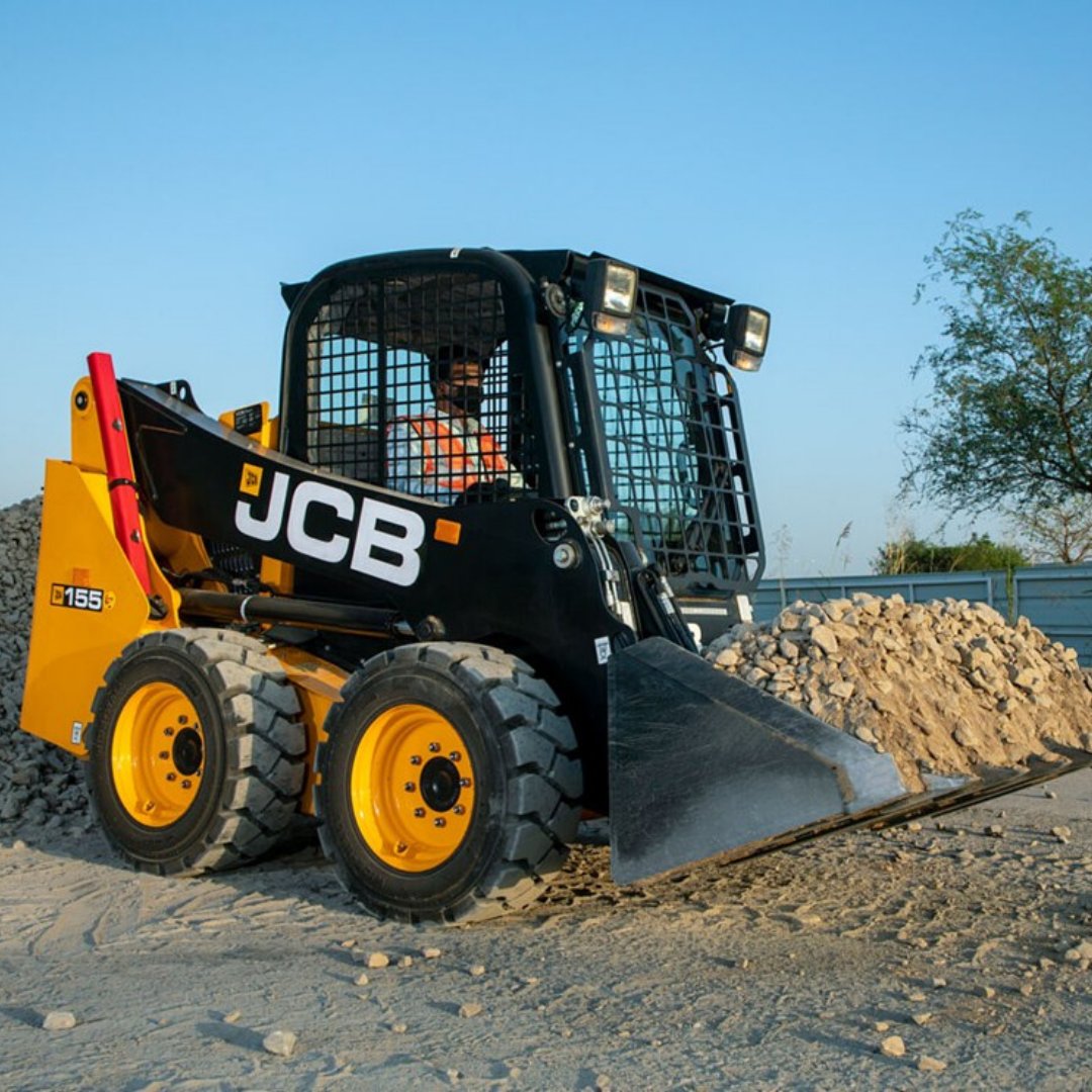 JCB skid steer range is the safest in the world as it comes with a unique side door entry. This enables the operator to enter the machine from the side in a conventional manner. 

📲 +263773618317
📩 info@jcbzim.com

#JCB #skidsteer #skidsteers #loader #Zimbabwe