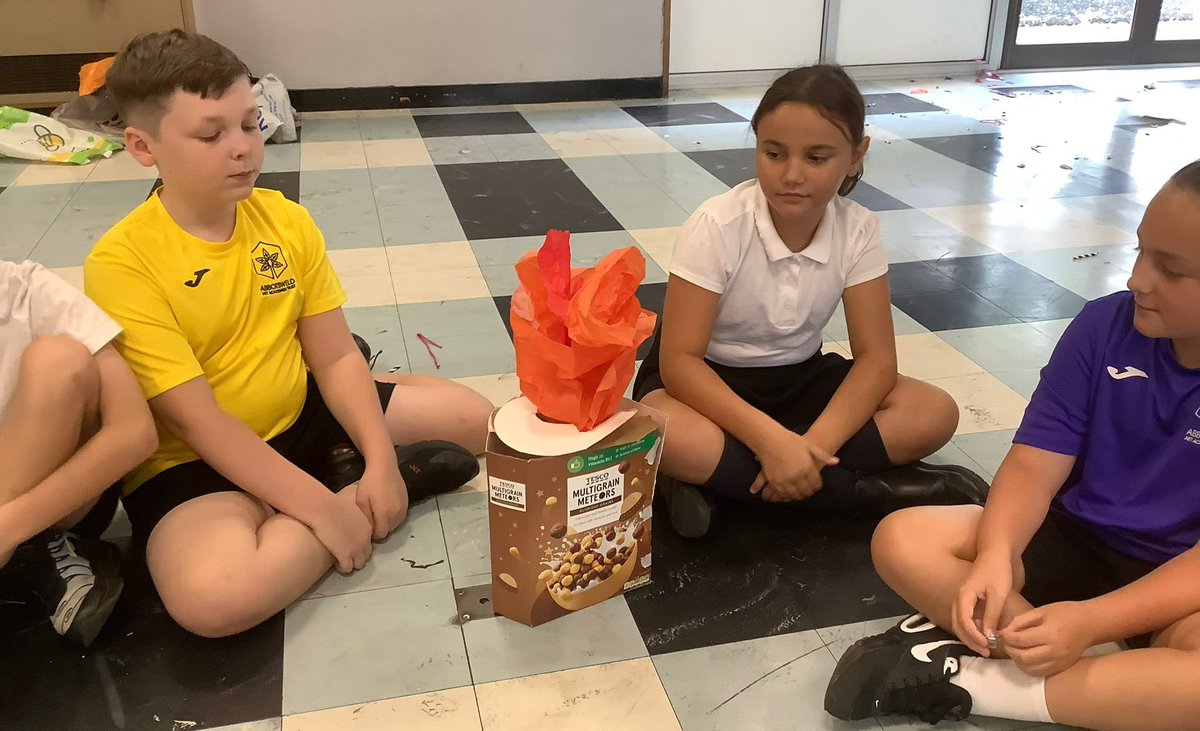 NET_Abbotsweld's tweet image. Year 5 and 6 started their art lessons off by making a sculpture to represent a memory, using recycled materials.  They worked as part of a group and created some masterpieces.  Thank you for collecting your recycling, we now have plenty and it is no longer needed. #netacademies