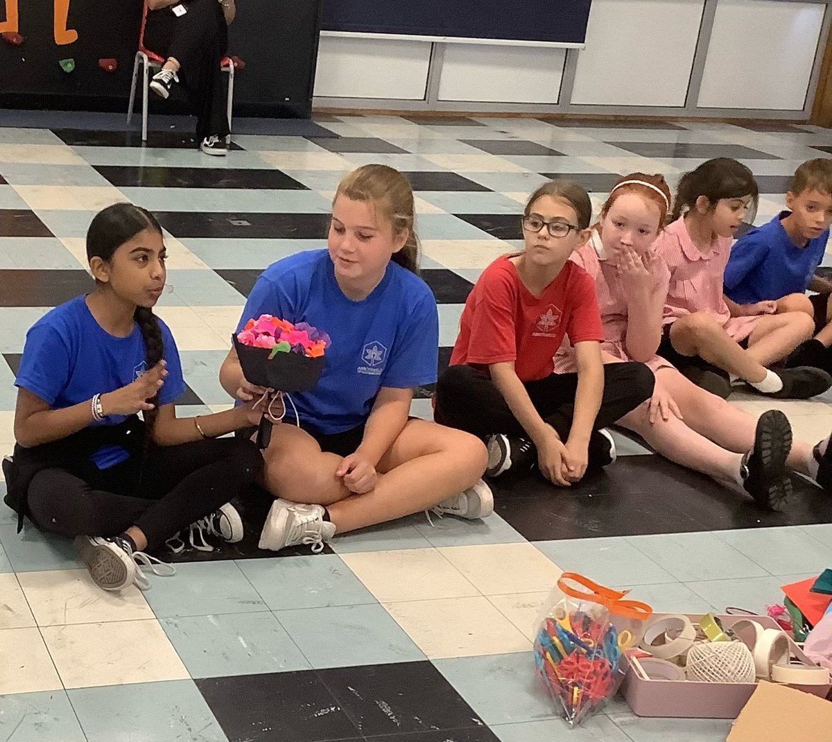 NET_Abbotsweld's tweet image. Year 5 and 6 started their art lessons off by making a sculpture to represent a memory, using recycled materials.  They worked as part of a group and created some masterpieces.  Thank you for collecting your recycling, we now have plenty and it is no longer needed. #netacademies