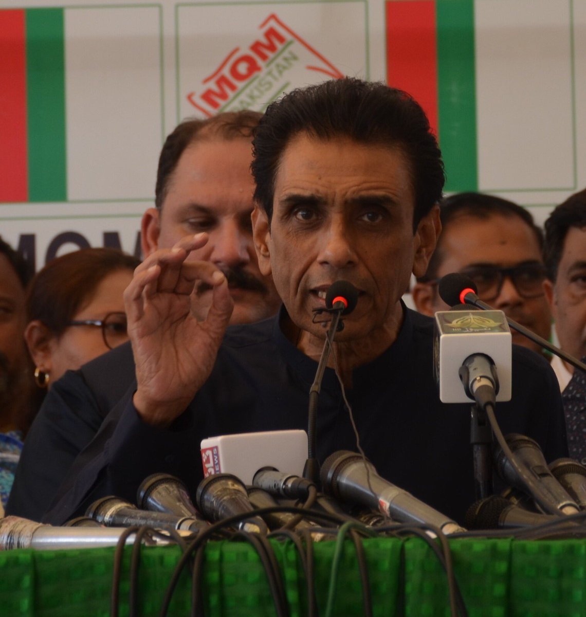MQMPKOfficial's tweet photo. متحدہ قومی موومنٹ پاکستان کے کنوینر ڈاکٹر خالد مقبول صدیقی نے ایم کیو ایم پاکستان کے شہید کنوینر ڈاکٹر عمران فاروق کی 13ویں برسی کے موقع پر اپنے ایک پیغام میں کہا کہ عمران فاروق کی زندگی اور خدمات تنظیم کا اثاثہ اور کارکنان کیلئے مشعل راہ ہیں  @Conv_KMS https://t.co/wdOxCQPbm2