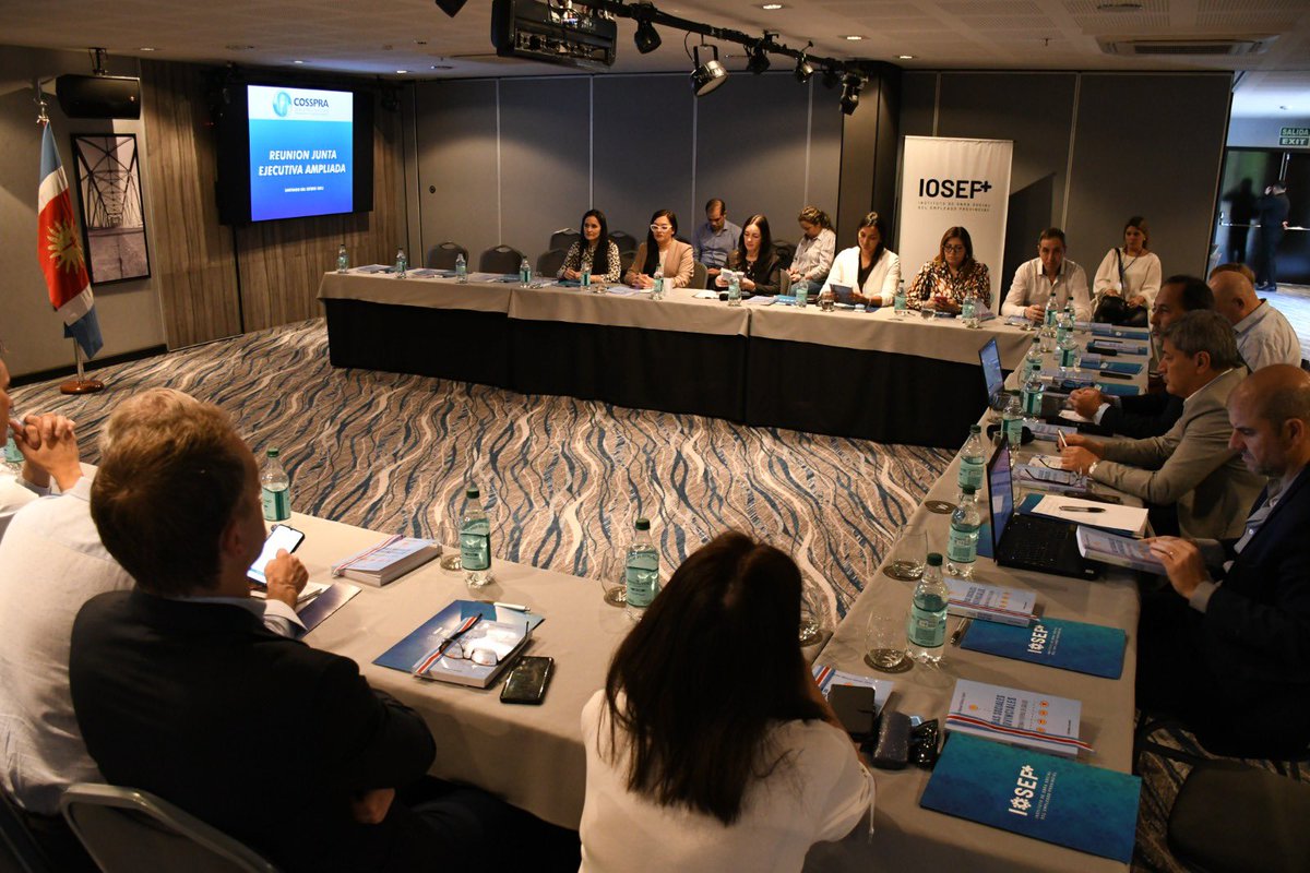 GobiernoSDE's tweet photo. Representantes de #ObrasSociales de todo el país se reunieron en nuestra provincia📍

▶️En el marco del aniversario del #IOSEP se llevó a cabo en la ciudad #Capital la reunión de junta ejecutiva ampliada de Consejo de Obras y Servicios Sociales Provinciales de Argentina. https://t.co/BsbOclxyfB