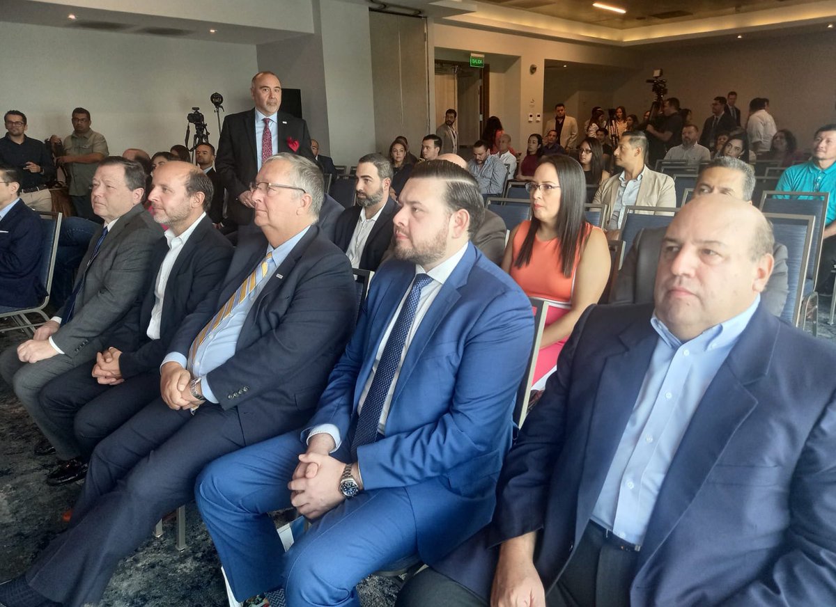 ppgarciaferreir's tweet image. La clave del desarrollo del país es la inversión privada y pública, con el fin de generar nvos empleos y crecimiento.
 Jorge Salvador Arriaza 
Director ejecutivo
@asielsalvador 

#Innovalab @TernovaGroup @USAIDES
Marketing digital, talleres y mentorías.