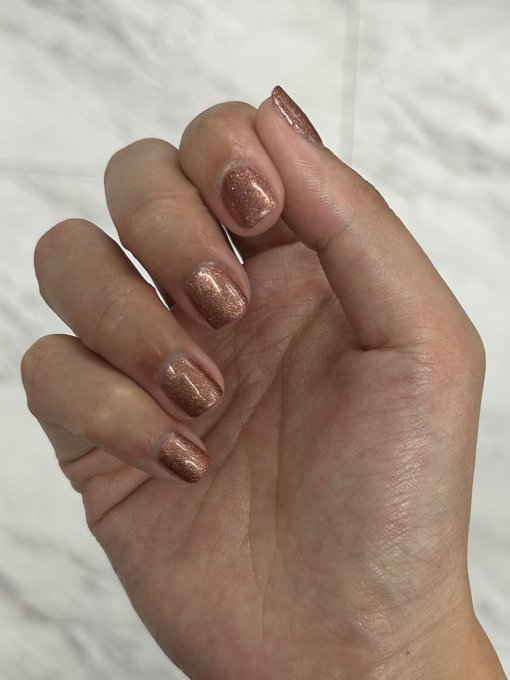 Wore a new garter belt to the strip club last night &amp; made my nails match my nipples https://t.co/SU
