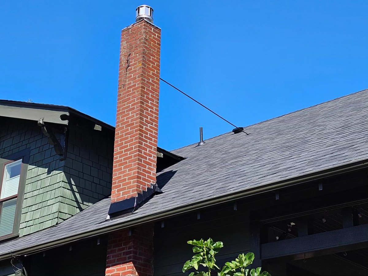 NwRoofTechInc's tweet photo. Another beautiful project! #house #green #chimney #roof #shingles #roofingdoneright #roofing https://t.co/kOYlXaqNWL