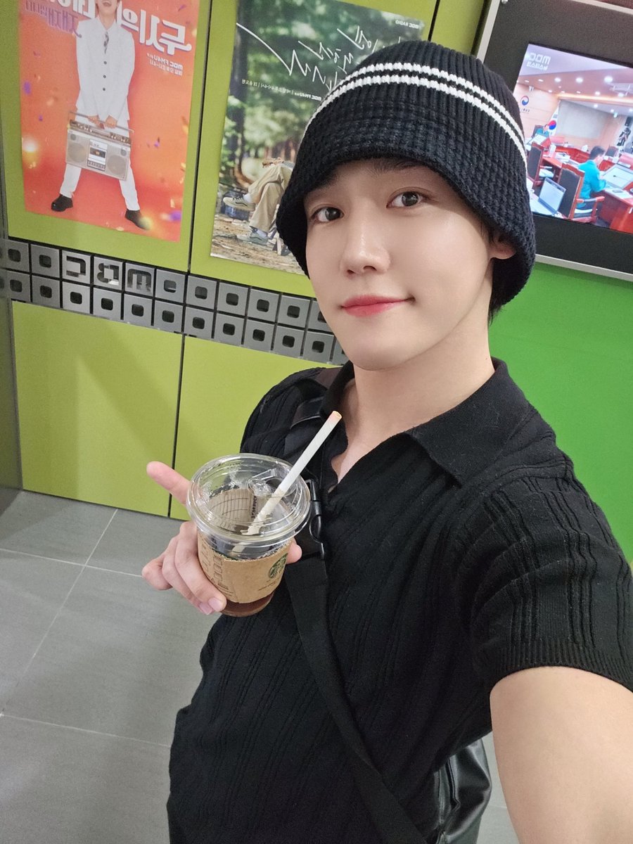 aeslehcyoon's tweet photo. man i guess it's really comeback season now 👀 https://t.co/1x1jnAcXsb
