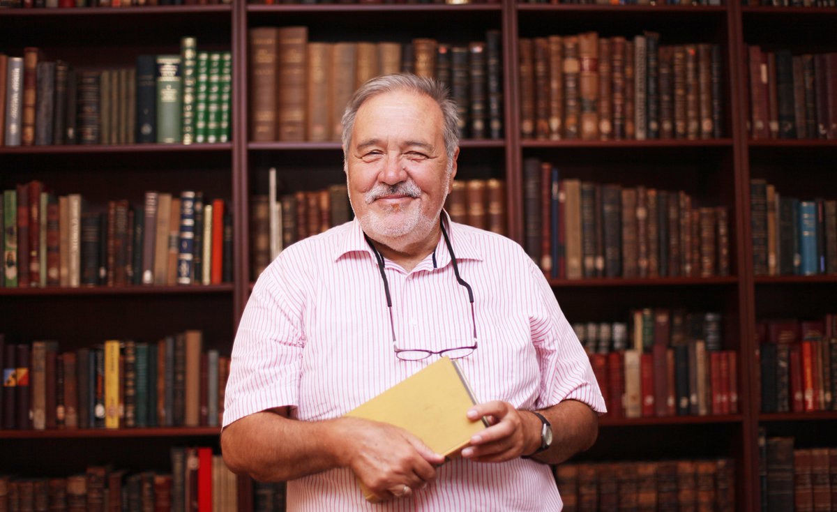 İnsan hayatının olmazsa olmazı dostluktur. Şüphe yok ki insan ancak dostlarıyla ayakta kalır. Hayatın anlamı da budur. Dostunuz yoksa bedbahtsınız demektir. Dağılıp gidersiniz. Hatta hayattaki varlığınız bile sorgulanır. Hayattaki en hoş şeylerden biri insanların özgür ve samimi