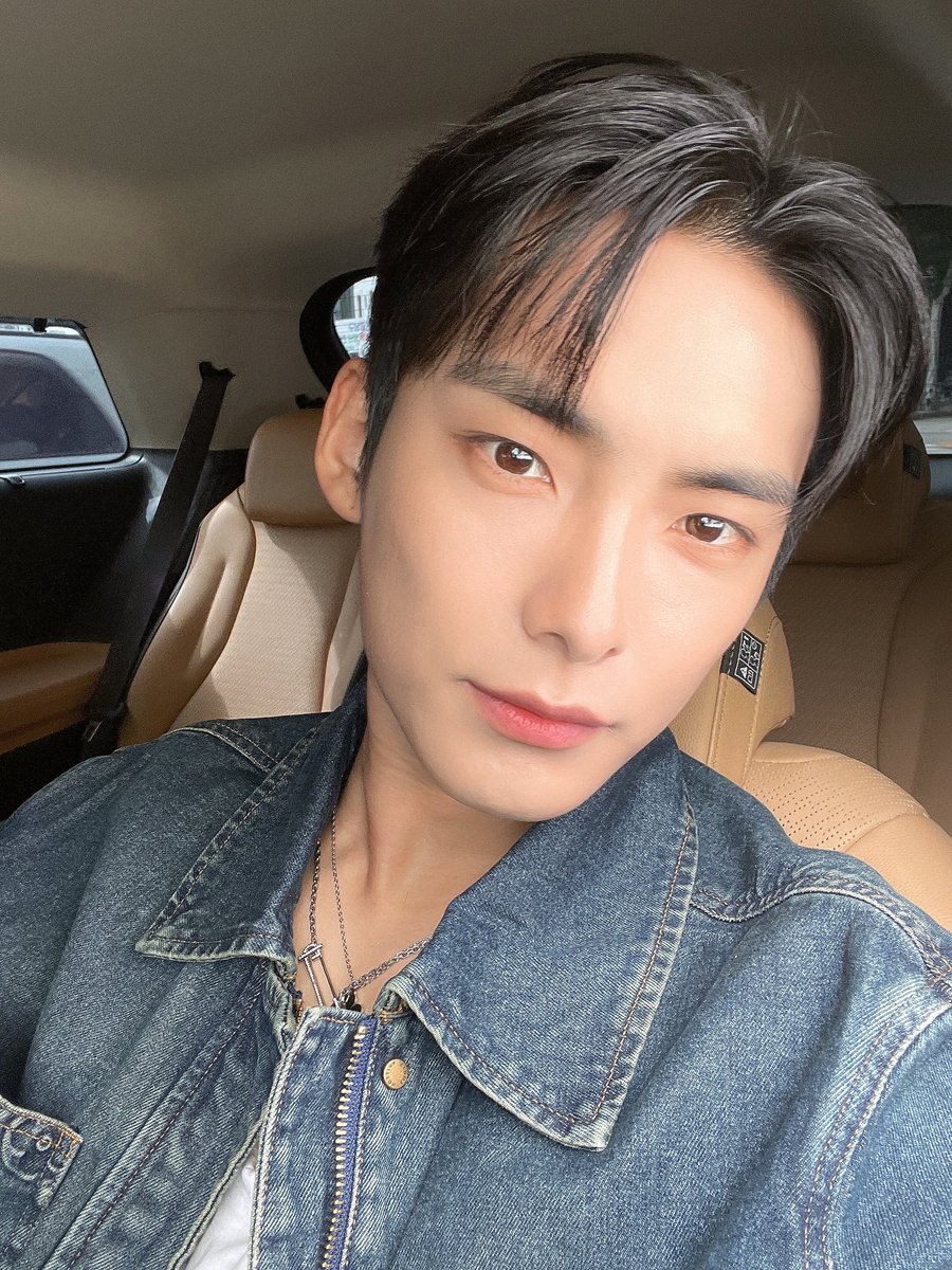 kizlar her gun selfie atarak her adiminda update gecen erkekten olur mu😖