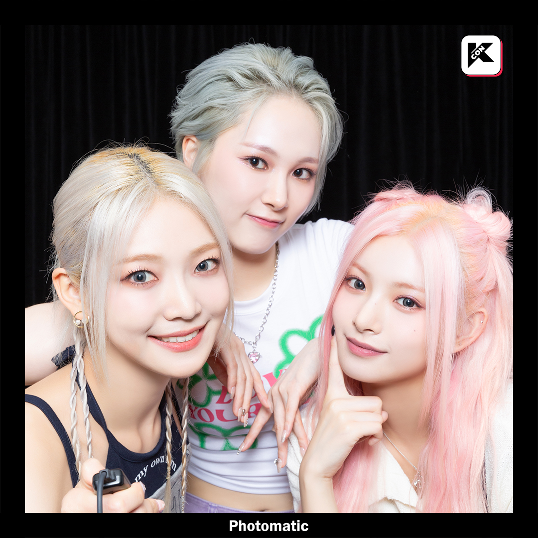 kconusa's tweet photo. [#KCONLA2023]  #EVERGLOW Special Photo 📷
w/ @photomatic_official

It only took a few frames to relive our moment 😉
@EVERGLOW_twt

Let's #KCON! https://t.co/whRsKGVfkj