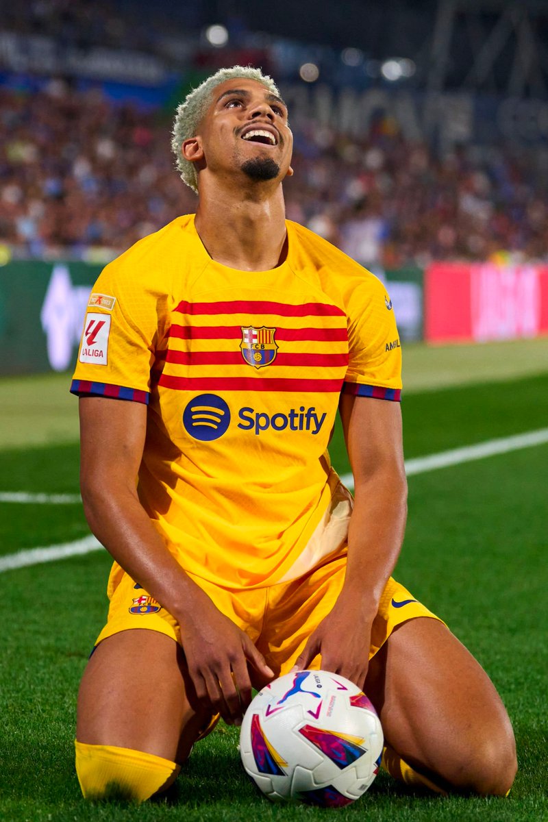 BarcaUniversal's tweet image. ❗️Xavi: &quot;If all goes well, Ronald Araujo will return this week.&quot;