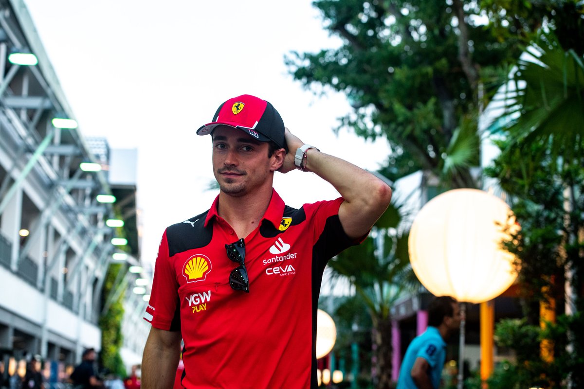 Touch your head if you want a 1-2 finish in practice...🙆‍♂️

#SingaporeGP #VGWPlay #ScuderiaFerrari #F1