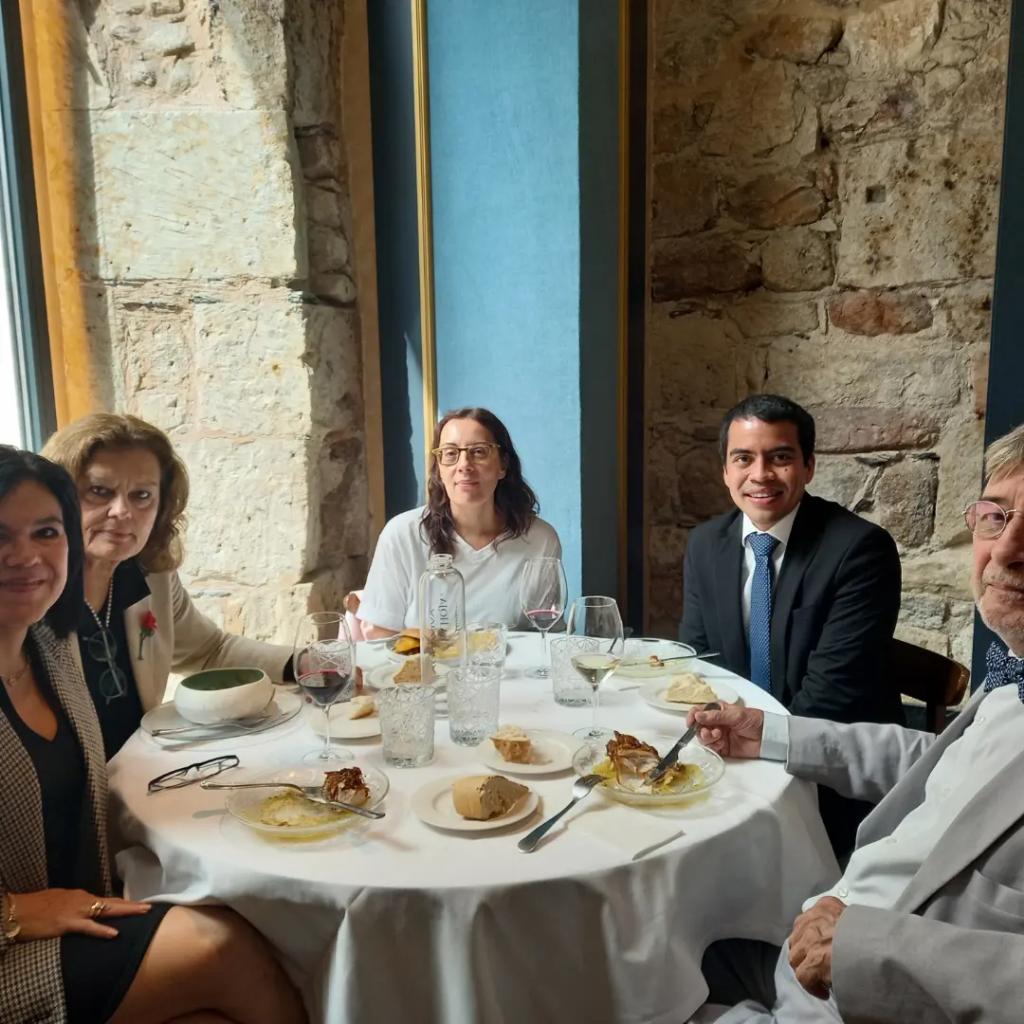 Doctorado en Derecho por la <a href="/usal/">Universidad de Salamanca</a> oficialmente concluido 🥳. 

Con la alegría y bendición adicional de haber obtenido la calificación sobresaliente "cum laude".