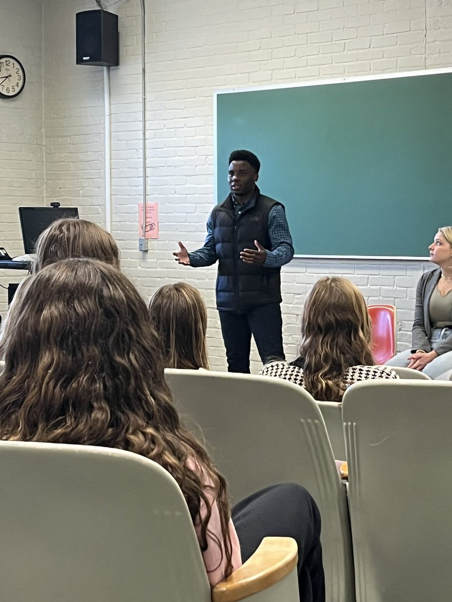 KaurieJa's tweet photo. I had a huge opportunity this morning to speak in front of future Hope College Business students about my journey leaving GVSU, tearing my ACL, owning two businesses and earning a full time role at PepsiCo! 
Thanks to Hope College I’ve had many great opportunities!! #GoHope https://t.co/CWdfG2uoiv