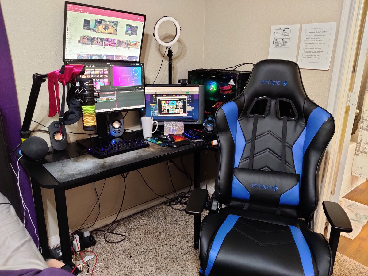 GodfreyHeat's tweet photo. New chair, new me! Cable management though... https://t.co/lPl2S0G5wd