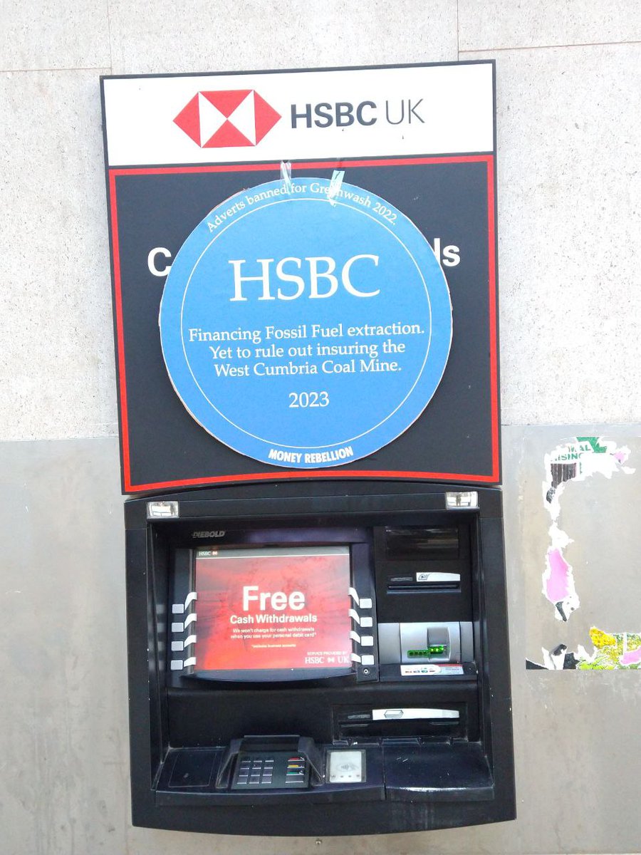 FossilFreeShrop's tweet photo. @UKDivest We're with you here in Shropshire. Protests outside the council pension fund meeting and our local HSBC branch 🌍🔥 https://t.co/uqGucWO7YN