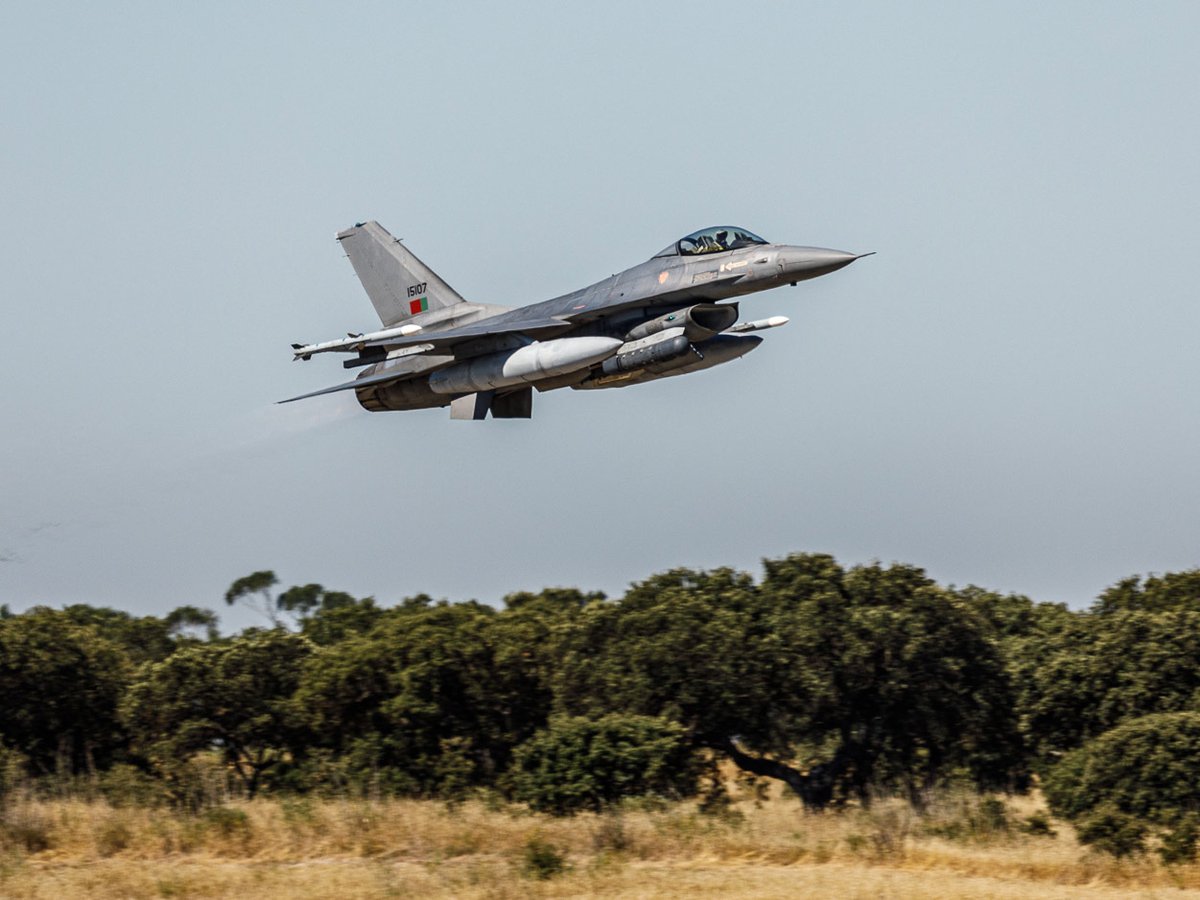SirListenalot's tweet photo. (Likely two) Portuguese #F16 as #AFP20 from Monte Real just landed at Spangdahlem for a fuel stop. Later on they will leave for the NATO Days in Ostrava, Czechia
📷archive image https://t.co/G8OLbeePVR