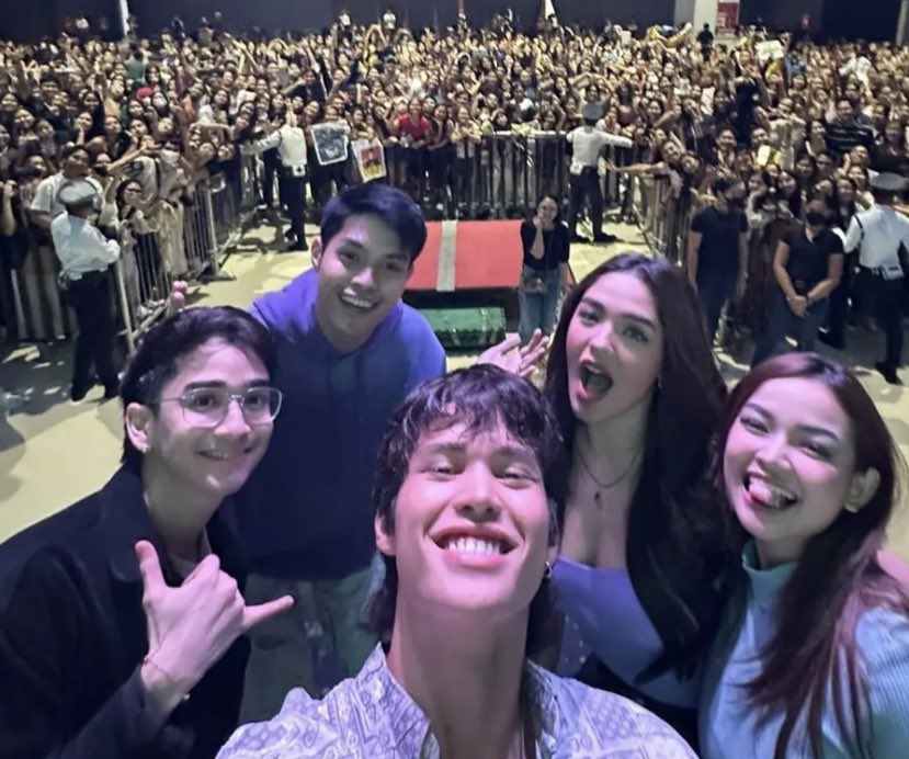 blossomasdf's tweet photo. Senior High na mamaya!

Remarkable5Years OfKYLEDREA https://t.co/s3LsndwWB6