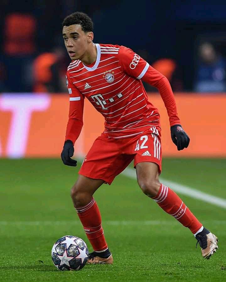 Eprodity_'s tweet photo. Chelsea Academy product Jamal 💙
🇩🇪 𝐆𝐞𝐫𝐦𝐚𝐧𝐲'𝐬 𝐏𝐥𝐚𝐲𝐞𝐫 𝐨𝐟 𝐭𝐡𝐞 𝐘𝐞𝐚𝐫 𝟐𝟎𝟐𝟐
Congrats, Jamal Musiala! 👏
#MiaSanMia https://t.co/d6LeYmRuRf