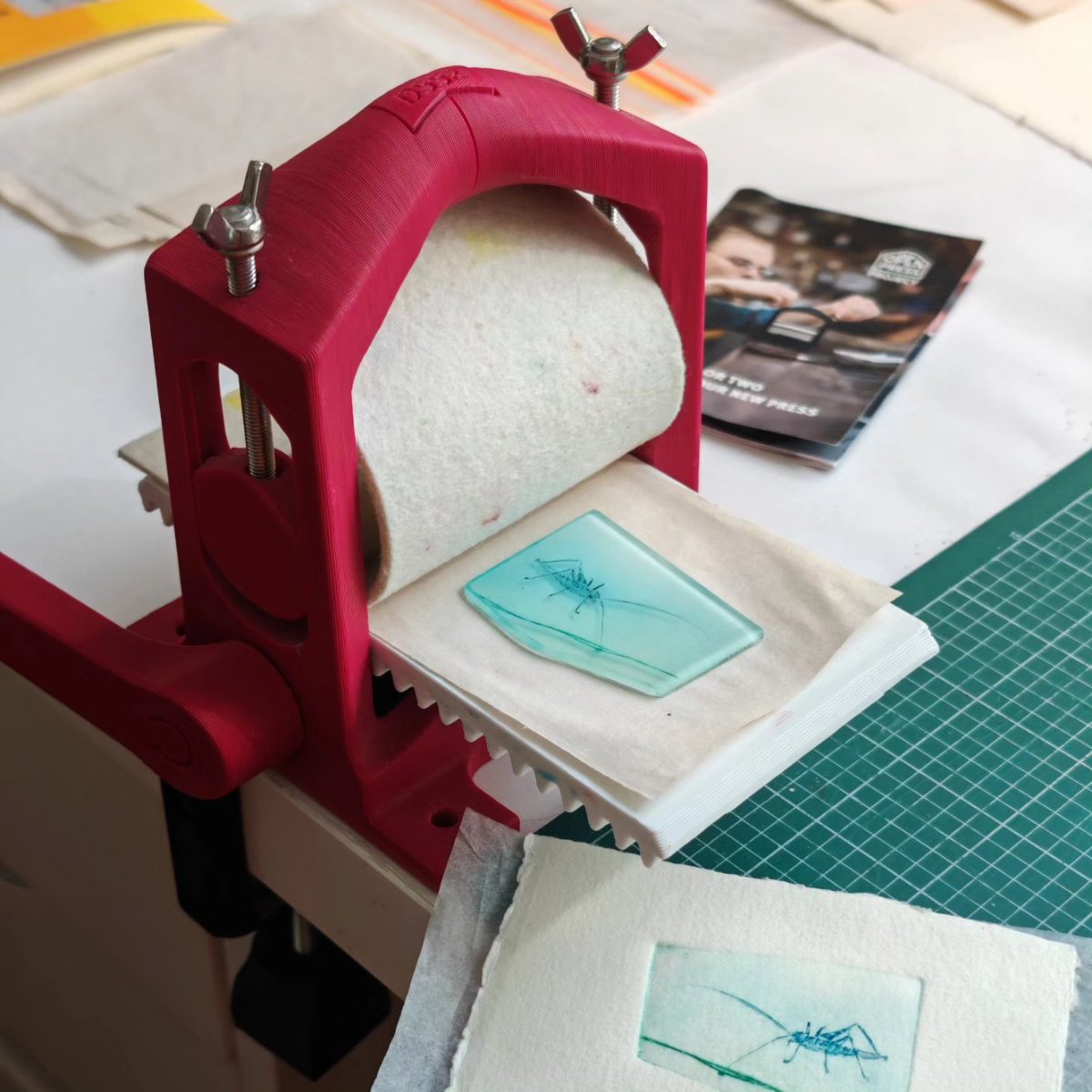 LynnBaileyPrint's tweet image. Visit Devon Open Studios venue EX3 this weekend, and you can even have a go! I have a tiny press suitable for my studio packed with goodies. 
Open today until 5pm 31 St Leonards Rd EX2 4LR.
#printmaking #handprinted #devonopenstudios My larger works are printed @DoubleElephant