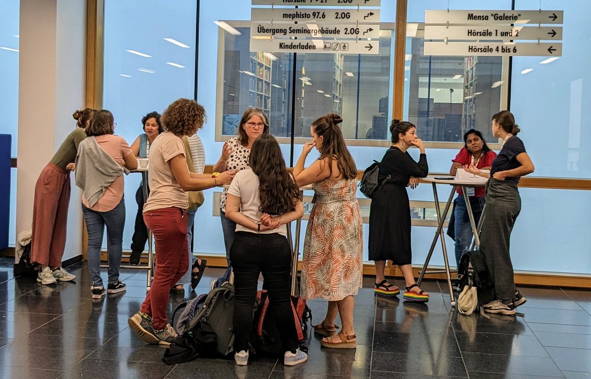 Paola_barbarbo's tweet photo. Female scientist time! Mentors and mentees meet to exchange experiences and life stories.

#gfoe23 https://t.co/wHMgzzgdFY