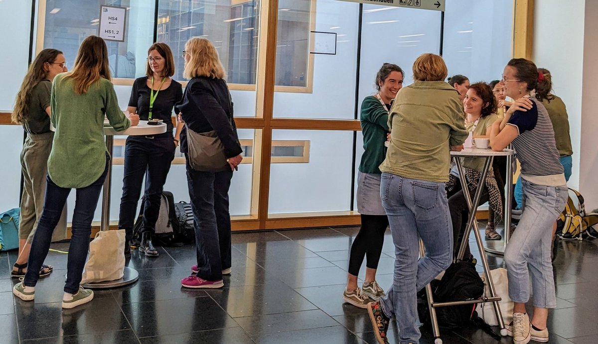 Paola_barbarbo's tweet photo. Female scientist time! Mentors and mentees meet to exchange experiences and life stories.

#gfoe23 https://t.co/wHMgzzgdFY