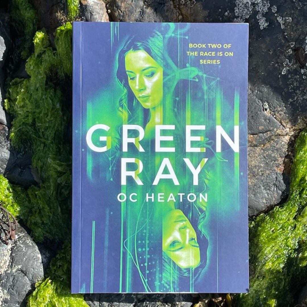 Loving these shots of Green Ray, nestled in the rocks with that luminescent seaweed that matches the cover so well.

Thanks so much @shawcann for the shots.