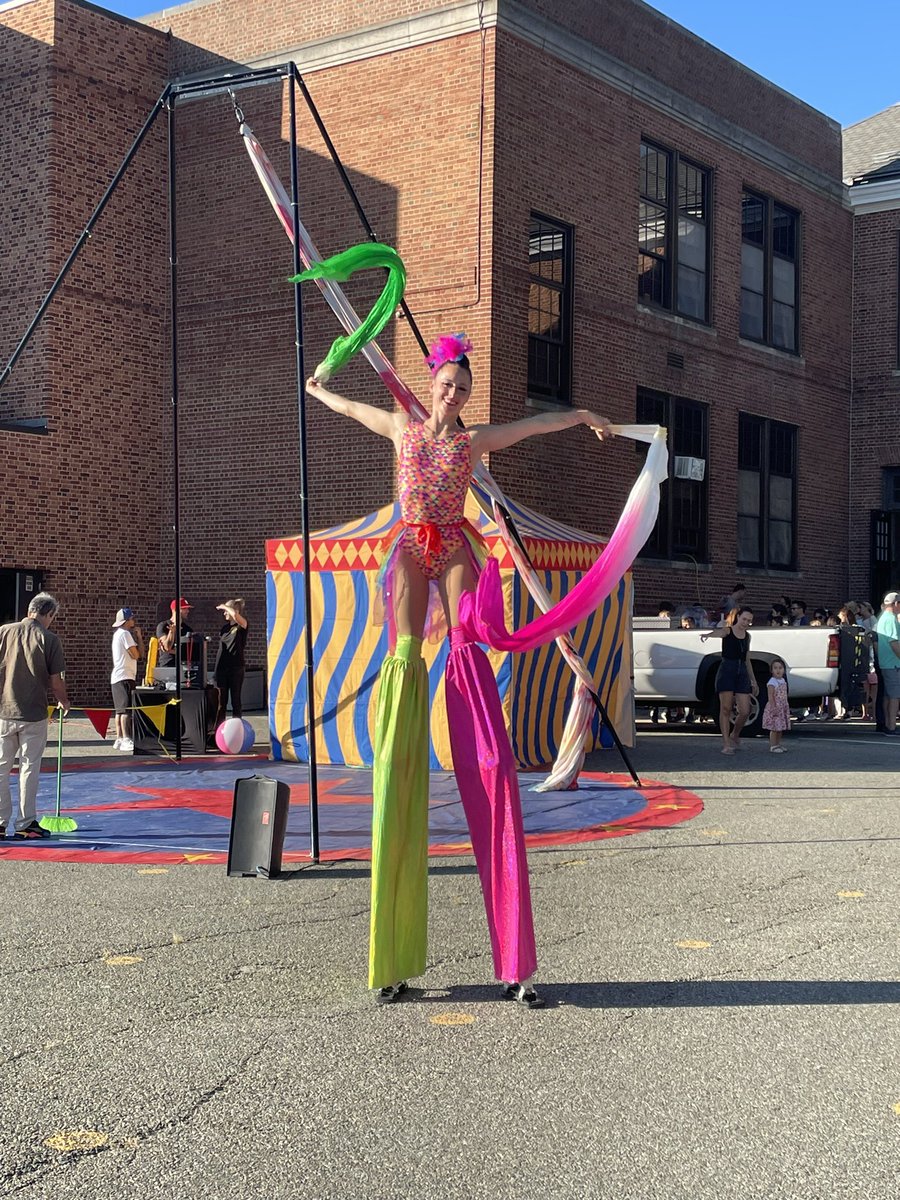 greenvale_ap's tweet photo. A fun night had by all!  Welcome back circus - thank you GV PTA! https://t.co/MwNtdnPaWK