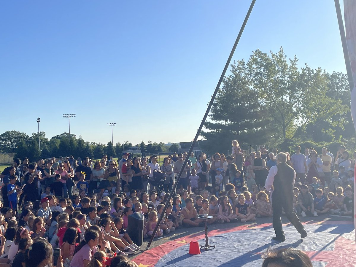 greenvale_ap's tweet photo. A fun night had by all!  Welcome back circus - thank you GV PTA! https://t.co/MwNtdnPaWK